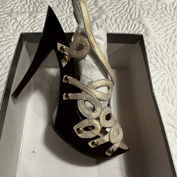 Sandals - Picture 2 of 4